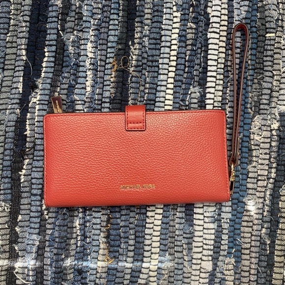 Michael Kors Wallet - Picture 2 of 13